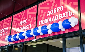 Decoration of shops with balloons